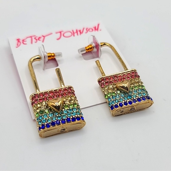 🎉LAST PIECE 🎉Betsey Johnson All You Need Is Love Padlock Earrings - Picture 4 of 6